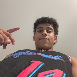 Meet your Posher, Xaye